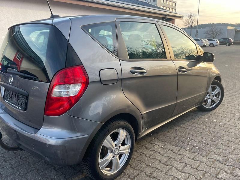 Gebraucht Mercedes A180 116 PS (85 kW) 2011 Grau Kleinwagen