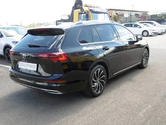 Gebraucht VW Golf VIII Style 150 PS (110 kW) 2024 Grenadillschwarz Kombi