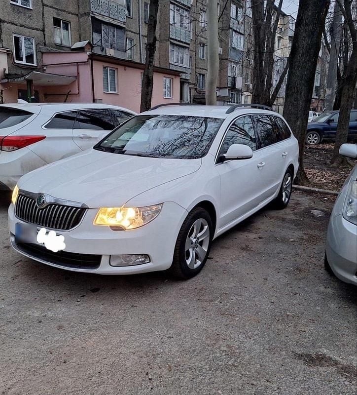 Gebraucht Skoda Superb 160 PS (117 kW) 2010 Weiß Kombi