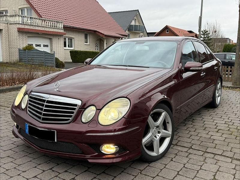 Gebraucht Mercedes E500 Avantgarde 387 PS (284 kW) 2007 Rot Limousine