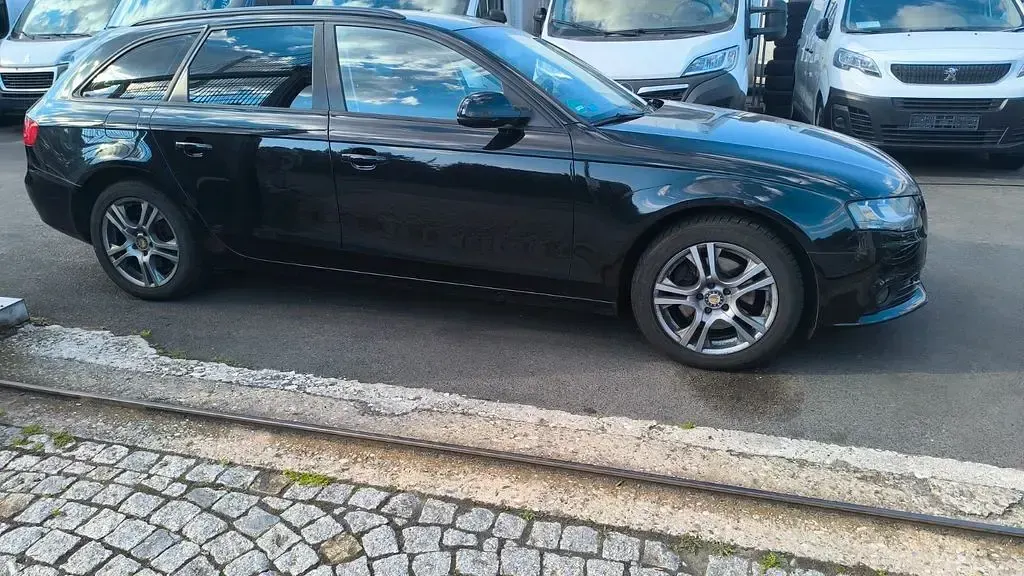 Gebraucht Audi A4 Attraction 170 PS (125 kW) 2011 Schwarz Limousine