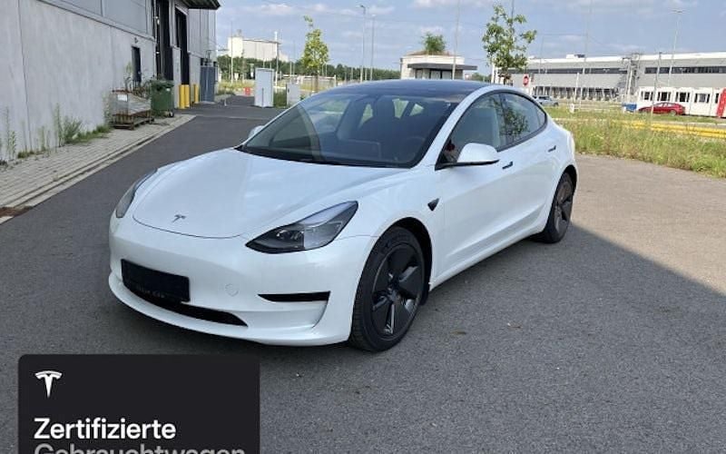Weiß Gebraucht 2021 Tesla Model 3 Limousine | 24.900 € (Fairer Preis) - Bild 1/4