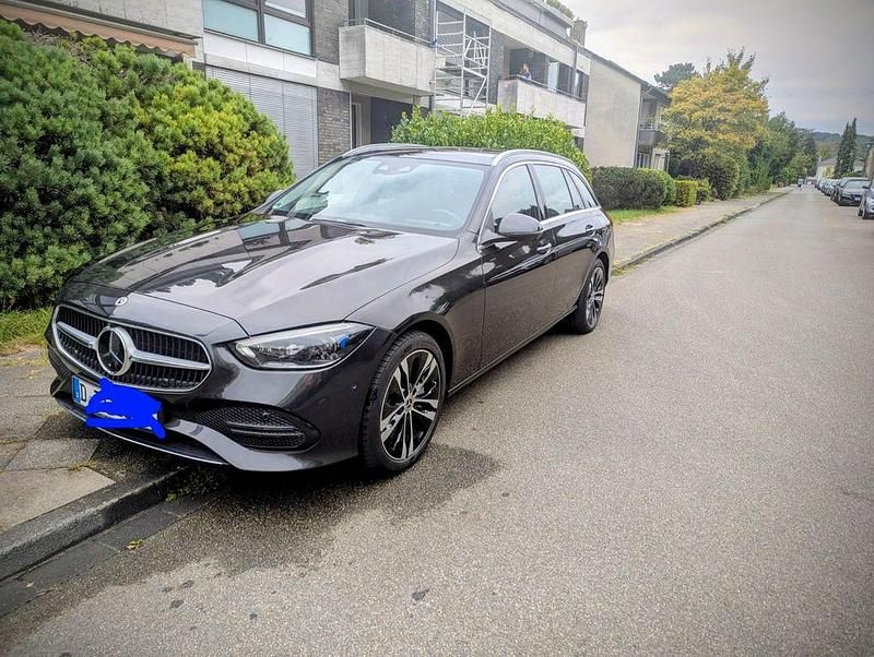 Grau Gebraucht 2022 Mercedes C300e Limousine | 32.900 € (Superpreis) - Bild 1/4