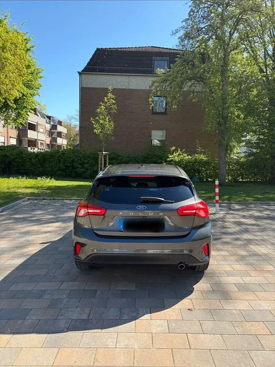 Gebraucht Ford Focus Active 120 PS (88 kW) 2020 Grau Limousine