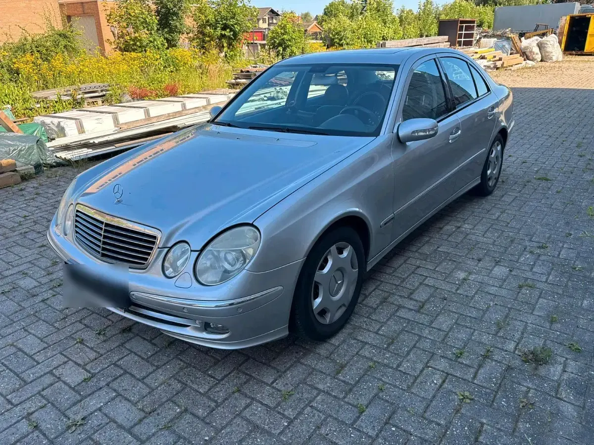 Gebraucht Mercedes E220 Avantgarde 150 PS (110 kW) 2005 Silber Limousine