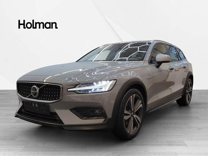 Grau Gebraucht 2023 Volvo V60 CC Plus Kombi | 36.236 € (Guter Preis) - Bild 1/4