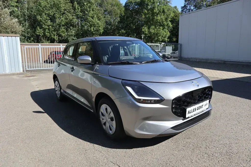 Neu Suzuki Swift 83 PS (61 kW) 2026 Silber Kleinwagen