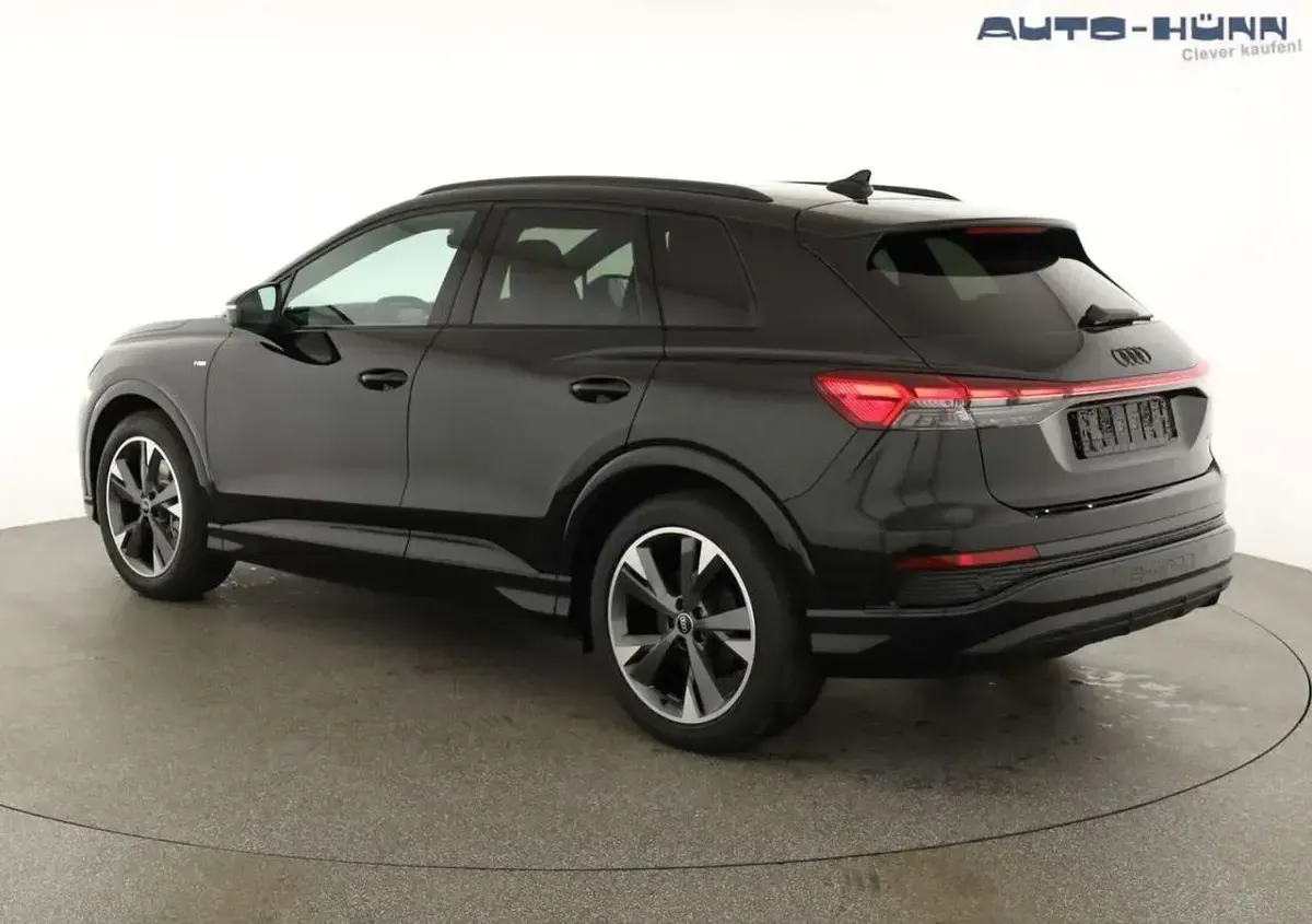 Nouă Audi Q4 e-tron S-Line 210 kW (286 CP) 2026 Negru SUV