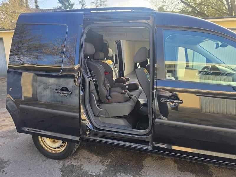 Gebraucht VW Caddy Trendline 102 PS (75 kW) 2013 Schwarz Van / Kleinbus