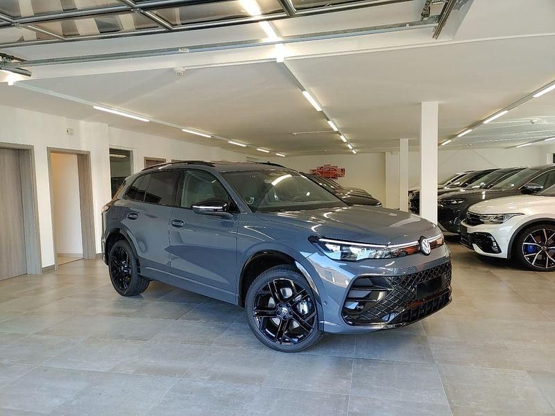 Neu VW Tiguan R-line 150 PS (110 kW) 2026 Delfingraumetallic SUV