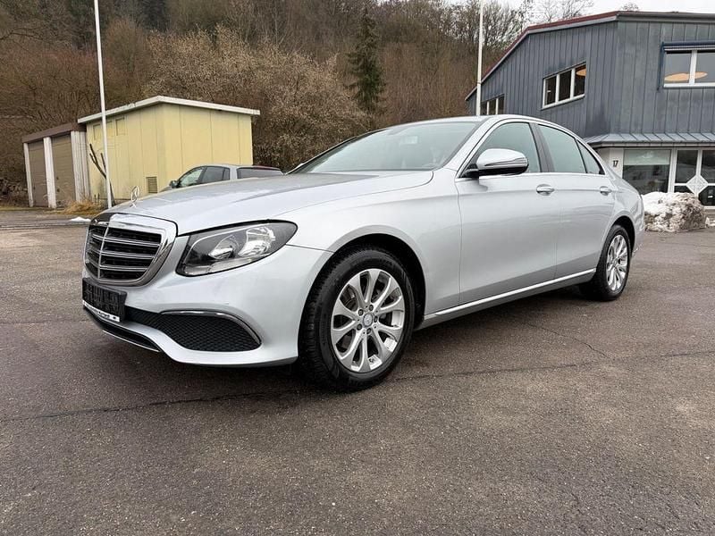 Silber Gebraucht 2016 Mercedes E200 Limousine | 17.490 € (Superpreis) - Bild 1/4