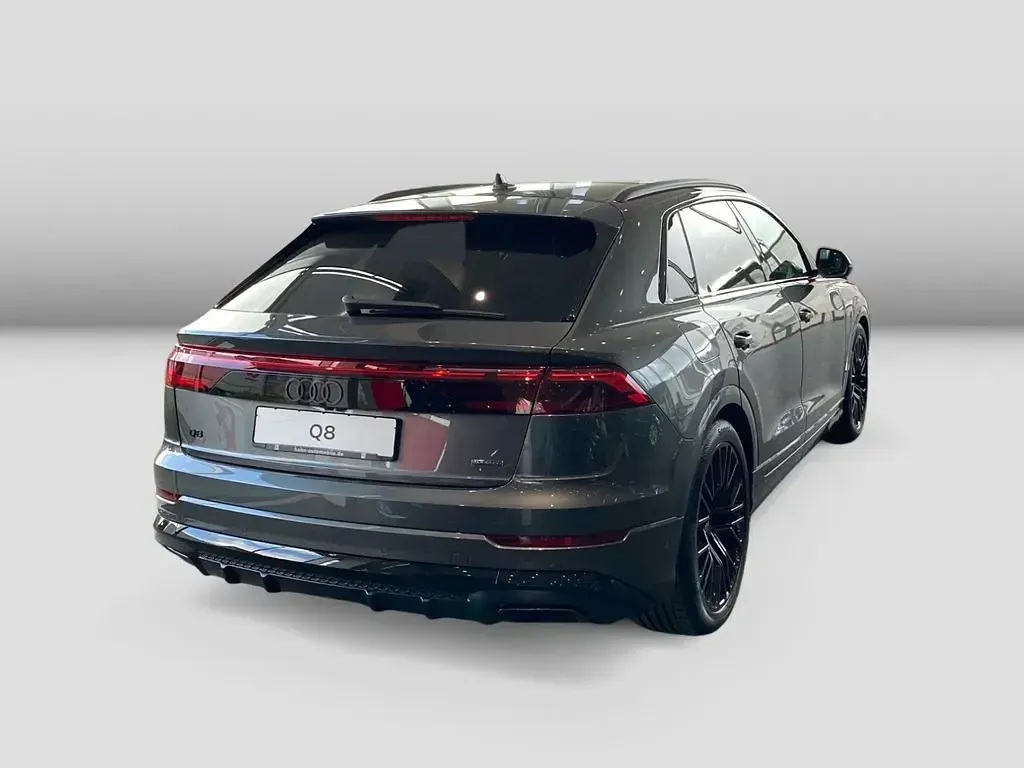 Gebraucht Audi Q8 S-Line 394 PS (289 kW) 2026 Grau SUV