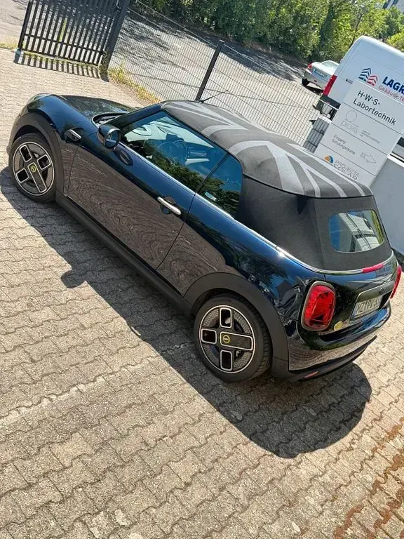 Gebraucht Mini Cooper SE Cabriolet 135 kW (184 PS) 2023 Schwarz Cabrio