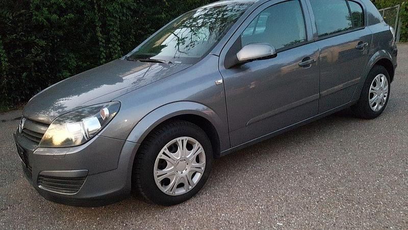 Gebraucht Opel Astra Edition 105 PS (77 kW) 2004 Silber Limousine