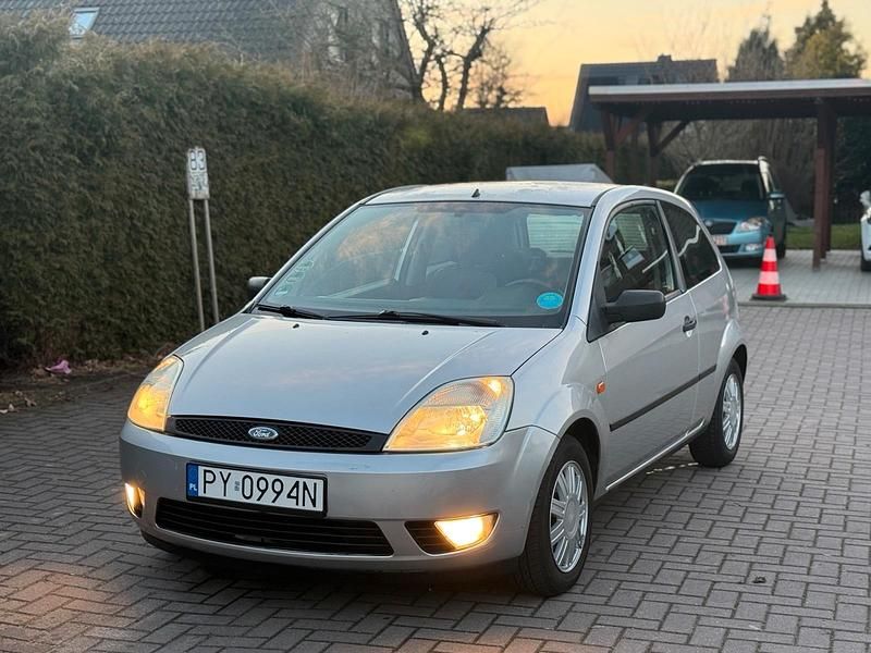 Gebraucht Ford Fiesta 85 PS (62 kW) 2004 Silber Kleinwagen