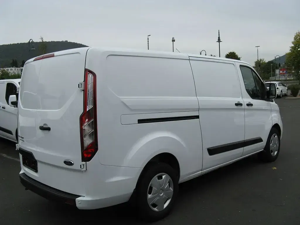 Second-hand Ford Transit Custom 131 CP (96 kW) 2020 Alb Monovolum