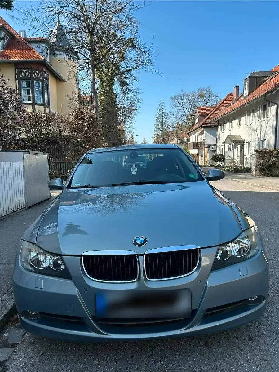 Gebraucht BMW 320 150 PS (110 kW) 2007 Grau Limousine
