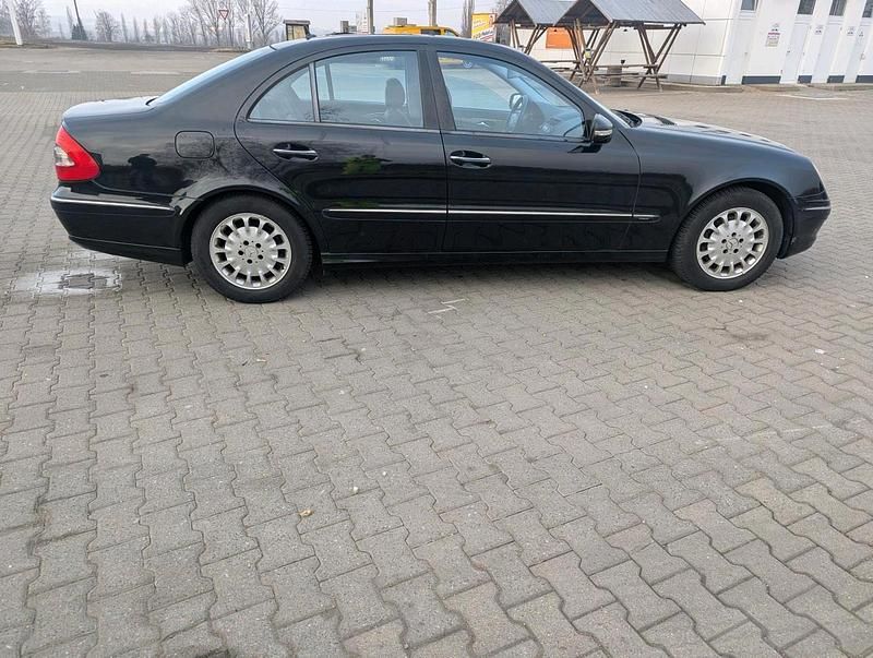 Gebraucht Mercedes E280 190 PS (139 kW) 2007 Schwarz Limousine