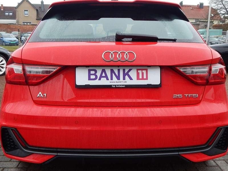 Gebraucht Audi A1 S-Line 95 PS (69 kW) 2019 Misanorot perleffekt SUV