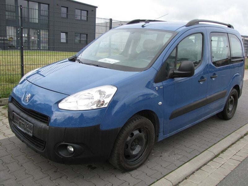 Blau Gebraucht 2014 Peugeot Partner Tepee Outdoor Van / Kleinbus | 4.950 € (Guter Preis) - Bild 1/4
