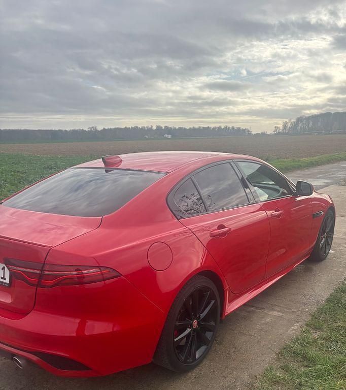 Gebraucht Jaguar XE R-Dynamic 250 PS (183 kW) 2019 Rot Limousine