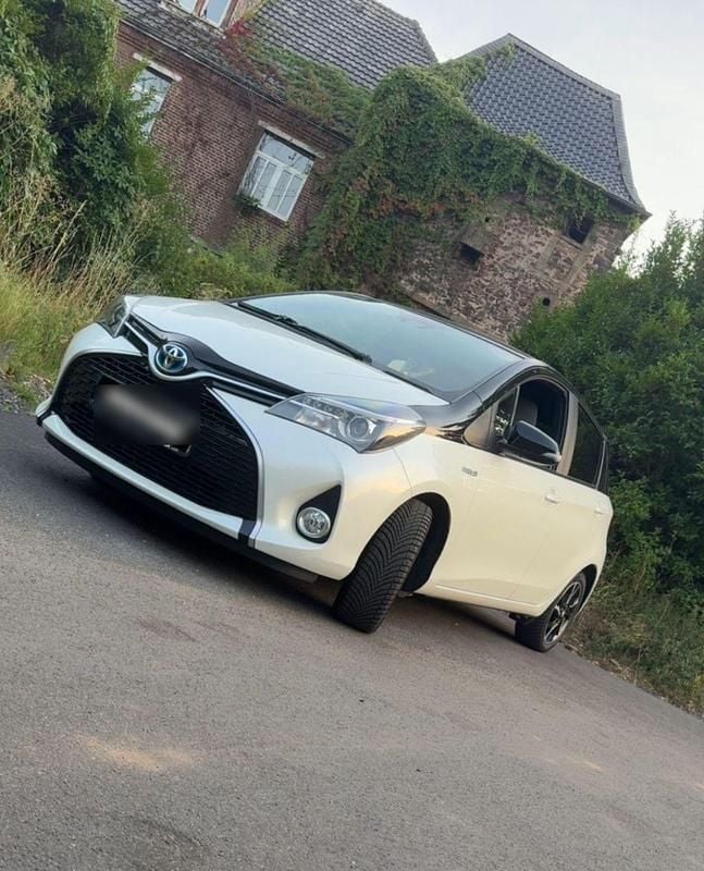 Weiß Gebraucht 2016 Toyota Yaris Style Kleinwagen | 11.500 € (Fairer Preis) - Bild 1/4