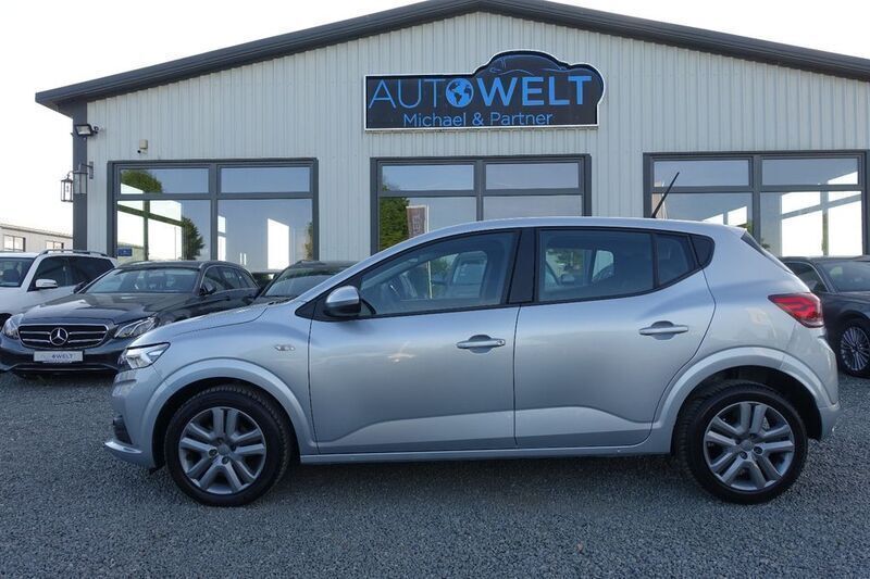 Grau Gebraucht 2021 Dacia Sandero Kleinwagen | 10.990 € (Guter Preis) - Bild 1/4