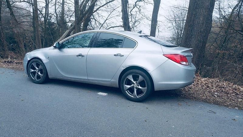 Gebraucht Opel Insignia Edition 131 PS (96 kW) 2010 Silber Limousine