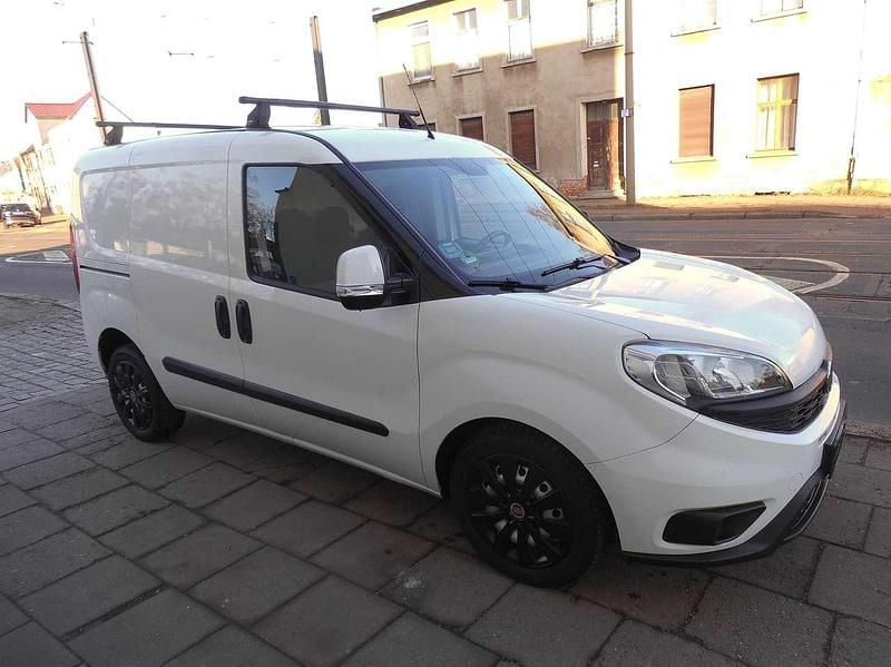Gebraucht Fiat Doblò 105 PS (77 kW) 2017 Colore esterno (weiß) Van / Kleinbus