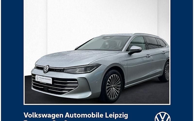 Oyster silver metallic Gebraucht 2025 VW Passat Elegance Kombi | 48.430 € (Superpreis) - Bild 1/4