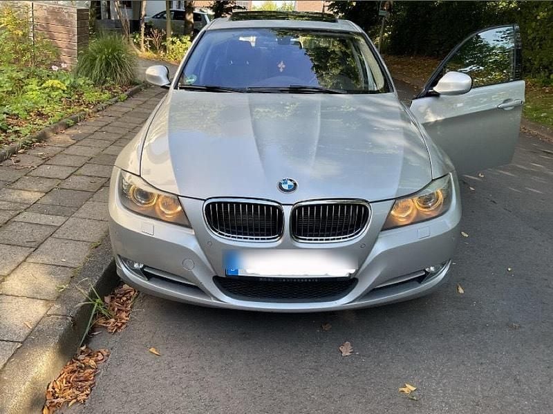 Silber Gebraucht 2011 BMW 325 Limousine | 10.750 € (Fairer Preis) - Bild 1/4