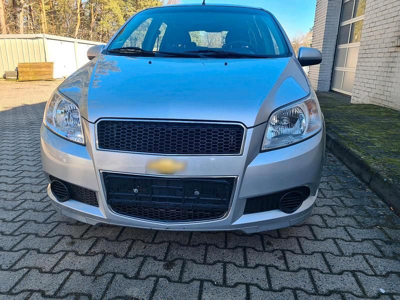 Gebraucht Chevrolet Aveo 84 PS (61 kW) 2010 Silber Kleinwagen
