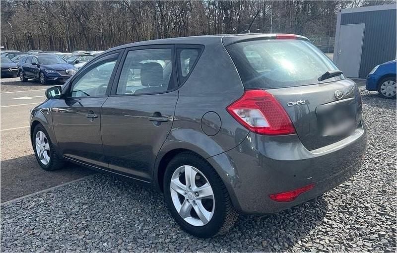 Gebraucht Kia Ceed Edition 7 90 PS (66 kW) 2012 Grau Kleinwagen