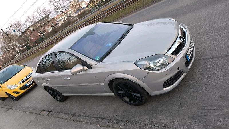 Silber Gebraucht 2007 Opel Vectra Limousine | 2.400 € (Fairer Preis) - Bild 1/4