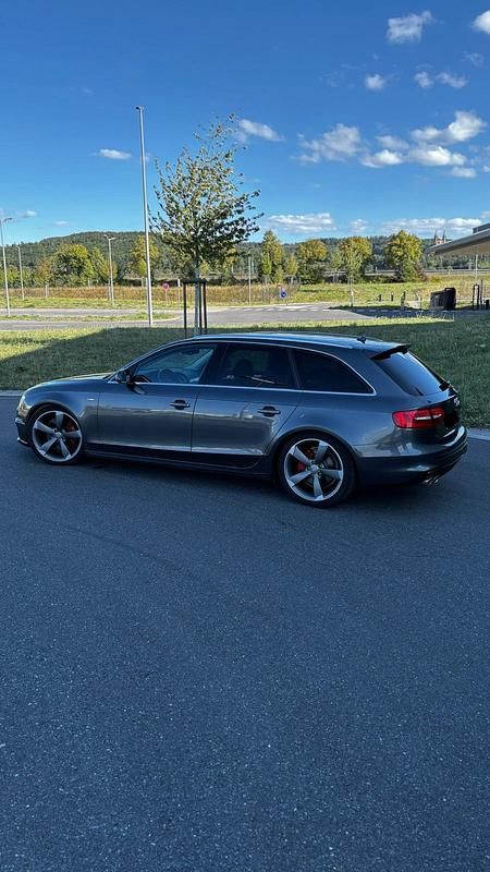 Grau Gebraucht 2015 Audi A4 Sport Kombi | 10.999 € (Fairer Preis) - Bild 1/4
