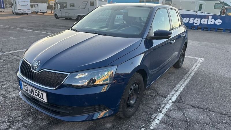 Pacificblau Gebraucht 2015 Skoda Fabia Ambition Limousine | 4.499 € (Superpreis) - Bild 1/4