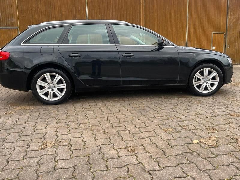 Gebraucht Audi A4 Attraction 143 PS (105 kW) 2011 Schwarz Kombi