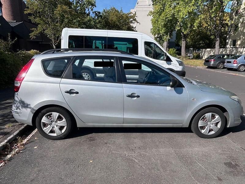 Silber Gebraucht 2009 Hyundai i30 Kombi | 1.900 € (Guter Preis) - Bild 1/4