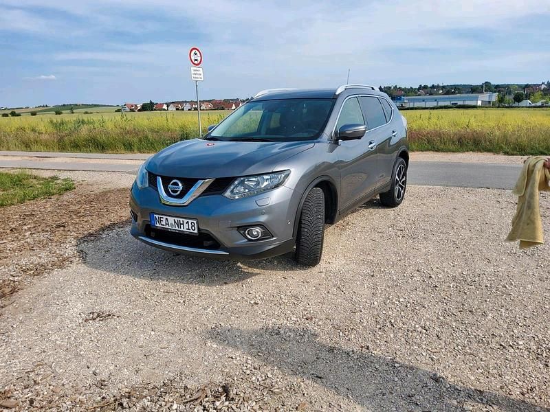 Grau Gebraucht 2016 Nissan X-Trail SUV | 10.500 € (Superpreis) - Bild 1/4