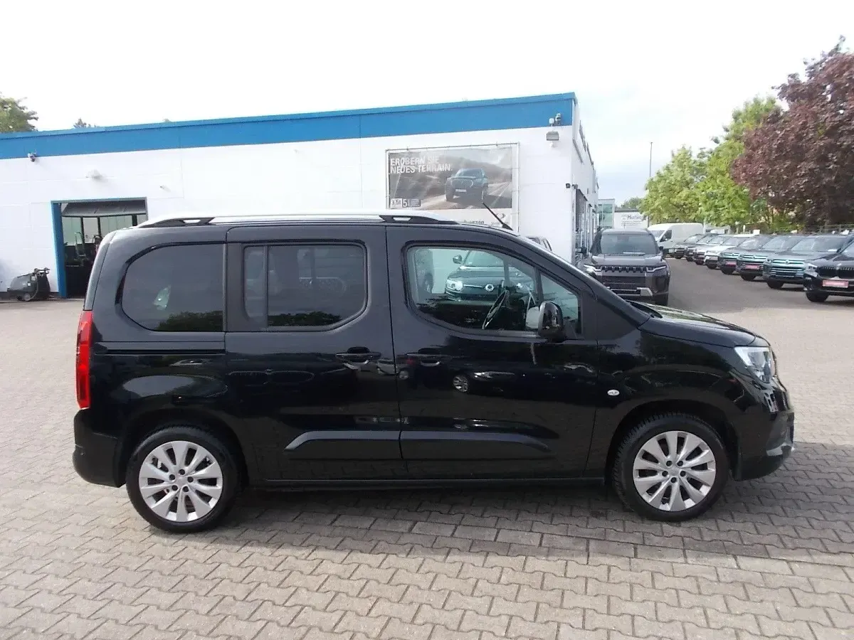 Gebraucht Opel Combo Innovation 131 PS (96 kW) 2018 Schwarz Van / Kleinbus