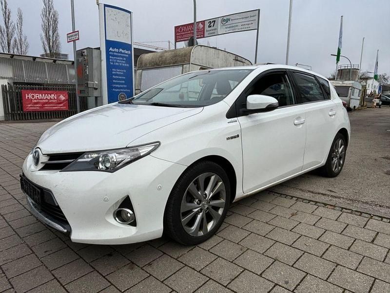 Gebraucht Toyota Auris Hybrid Life+ 99 PS (72 kW) 2014 Weiß Limousine