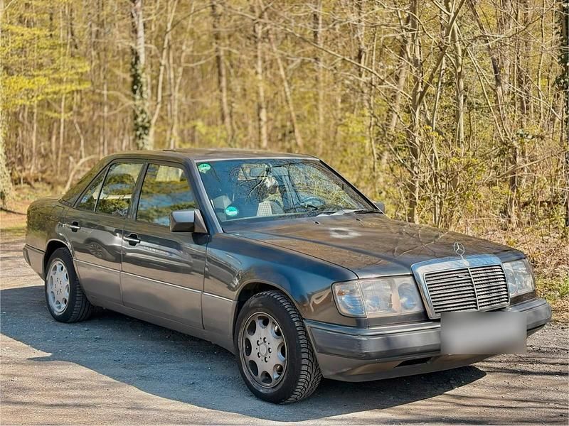 Gebraucht Mercedes E230 132 PS (97 kW) 1991 Braun Limousine