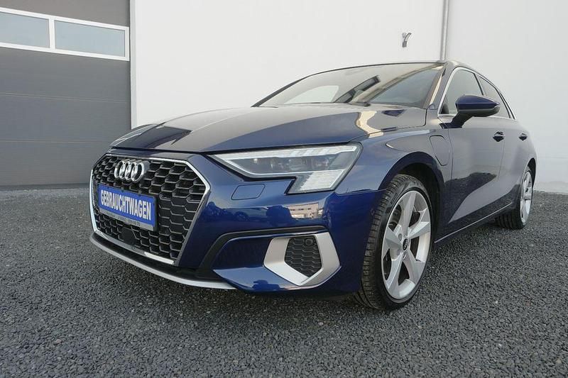 Blau Gebraucht 2021 Audi A3 Sportback e-tron Advanced Limousine | 26.900 € (Etwas zu teuer) - Bild 1/4