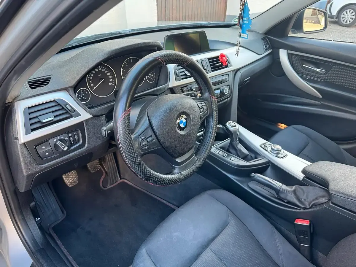 Gebraucht BMW 320 2014 Grau Limousine