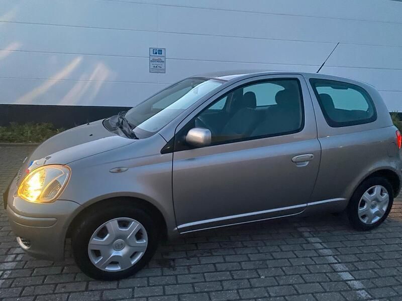 Gold Gebraucht 2005 Toyota Yaris Kleinwagen | 1.990 € (Fairer Preis) - Bild 1/4
