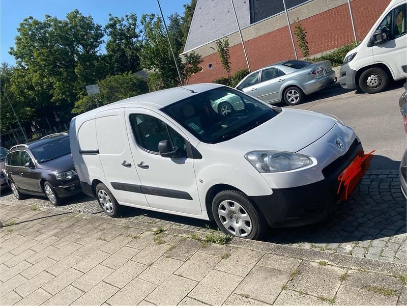 Weiß Gebraucht 2014 Peugeot Partner Van / Kleinbus | 7.000 € - Bild 1/4