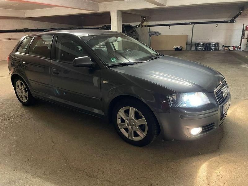 Grau Gebraucht 2008 Audi A3 Ambiente Limousine | 3.000 € (Etwas zu teuer) - Bild 1/4