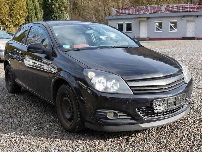 Schwarz Gebraucht 2011 Opel Astra GTC Edition Coupé | 1.990 € (Superpreis) - Bild 1/4