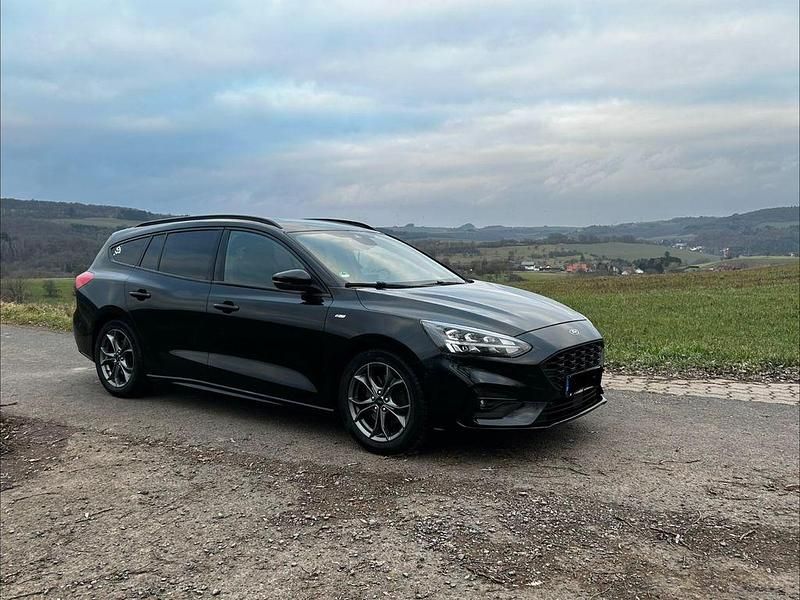 Gebraucht Ford Focus ST-Line 120 PS (88 kW) 2018 Schwarz Limousine