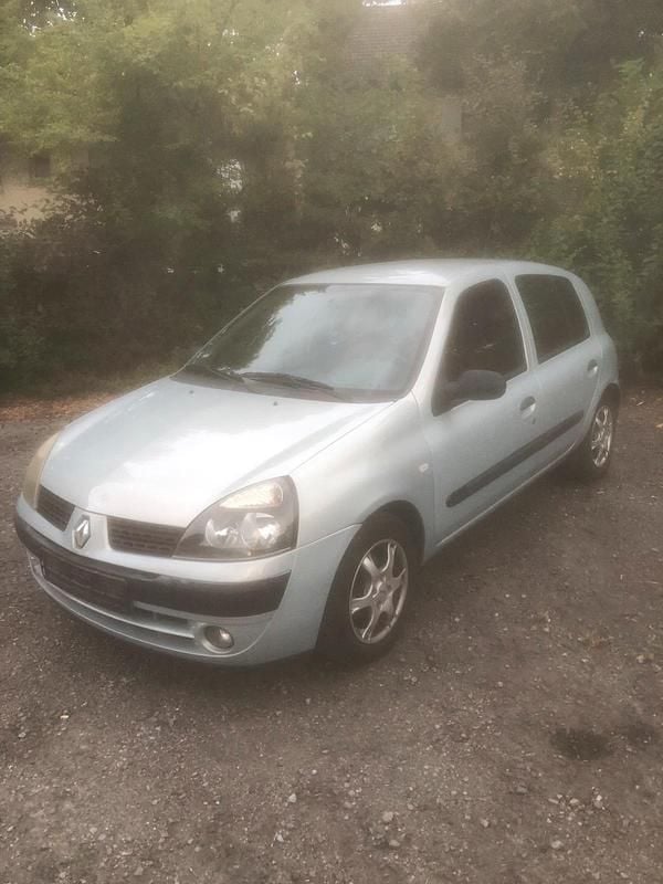 Silber Gebraucht 2004 Renault Clio II Kleinwagen | 500 € (Superpreis) - Bild 1/4